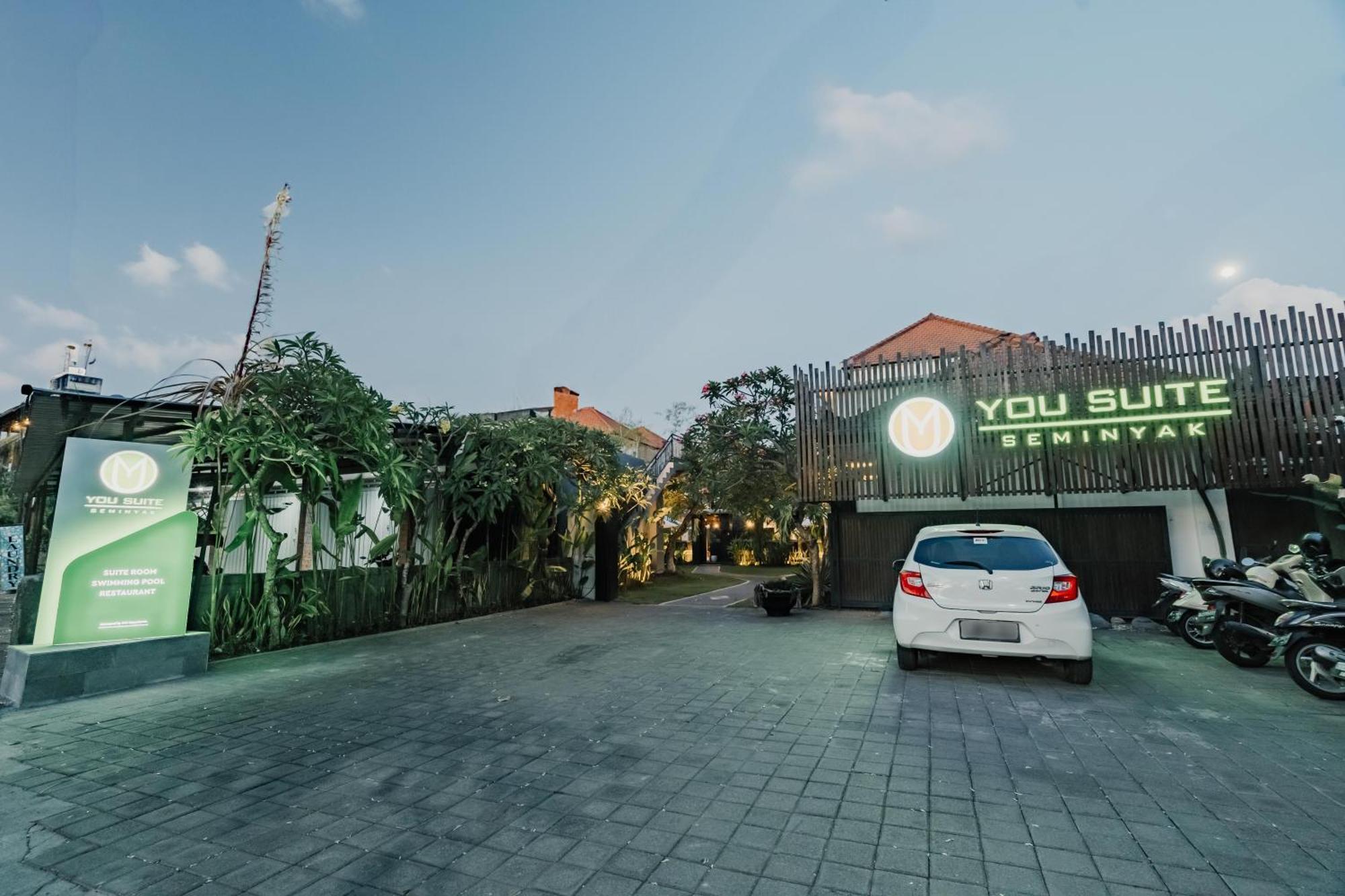 You Suite Seminyak Legian Eksteriør bilde